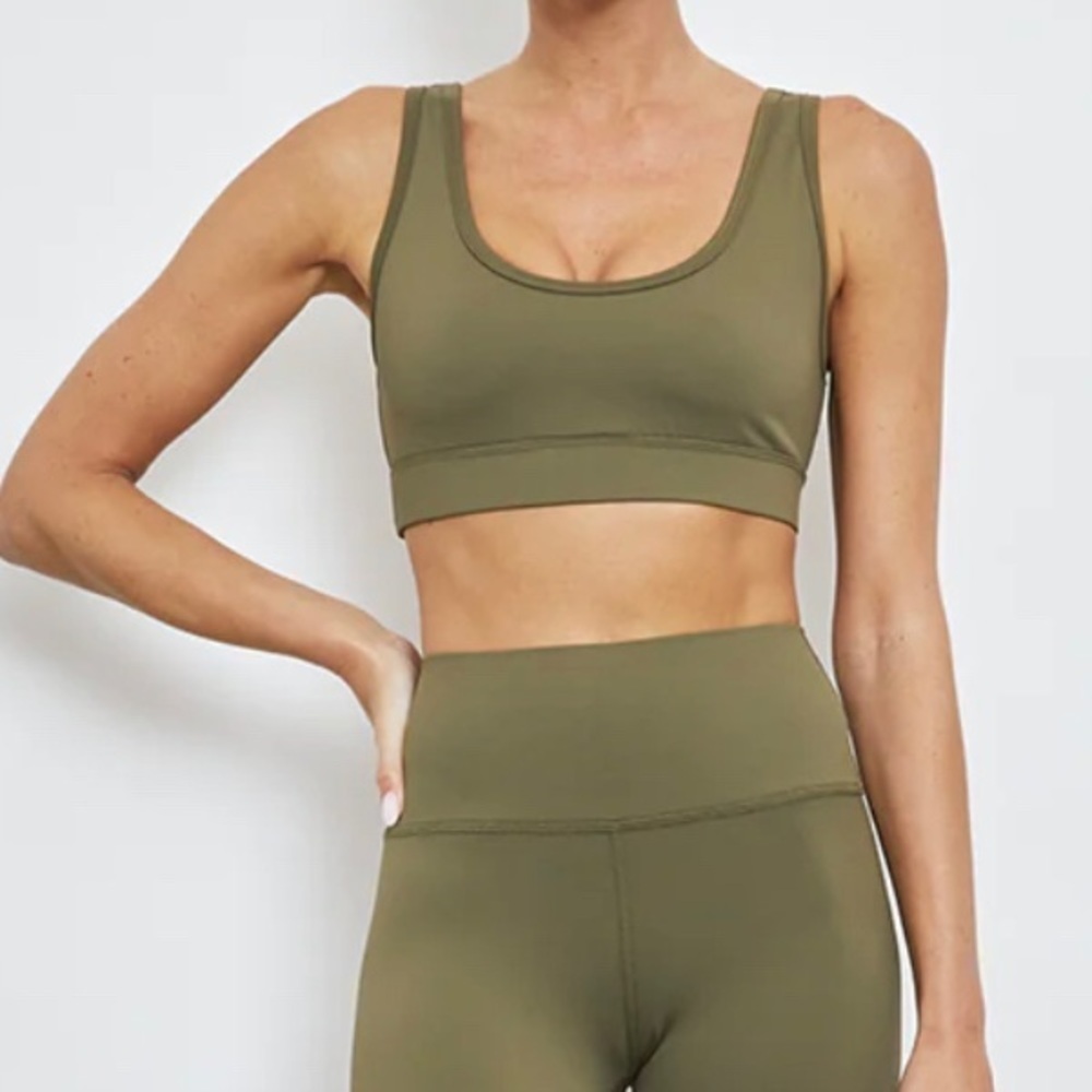 Carbon38 Cut Out Scoop Bra in Diamond Compression